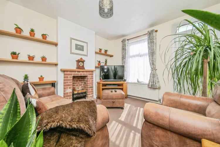 3-Bed House with Landscaped Garden