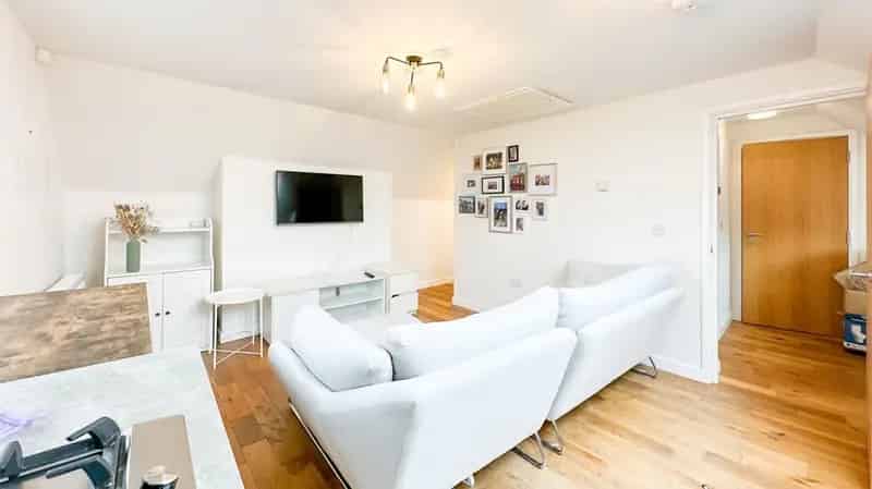 1 Bedroom Flat To Let - Allocated Parking Available August 2025