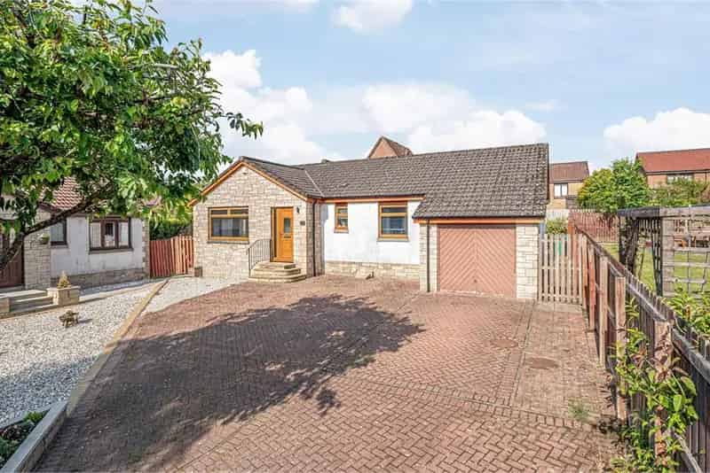 3 Bed Bungalow Detached with 2 Reception Rooms Kelty