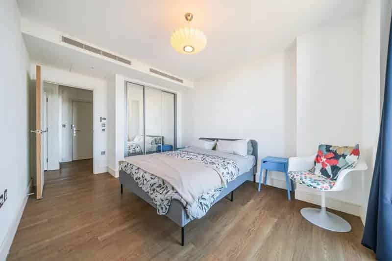 One Bedroom Apartment with Iconic Landmark Views