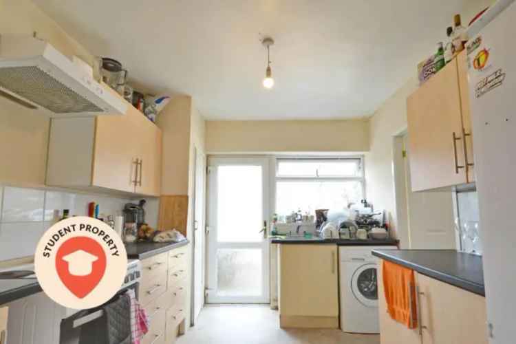 4 Bedroom House Student Property Off Street Parking