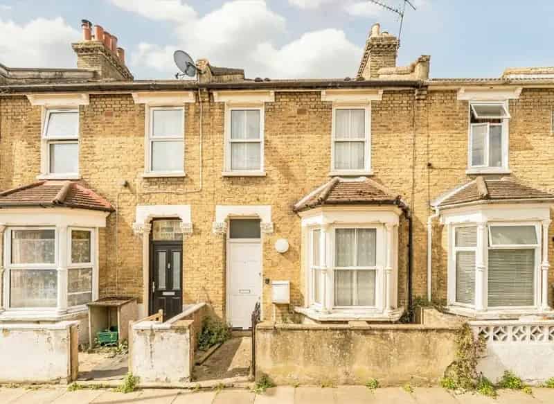 Freehold Home Tooting 2 Beds Modernisation Potential
