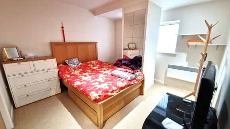 2 bedroom House
 To Let 
Total Size: 679 SQ FT