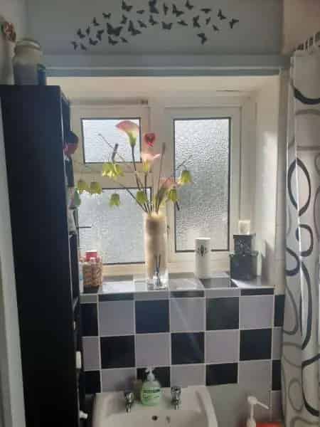 1 Bed Flat Merstham Raven Housing Trust Communal Garden Balcony