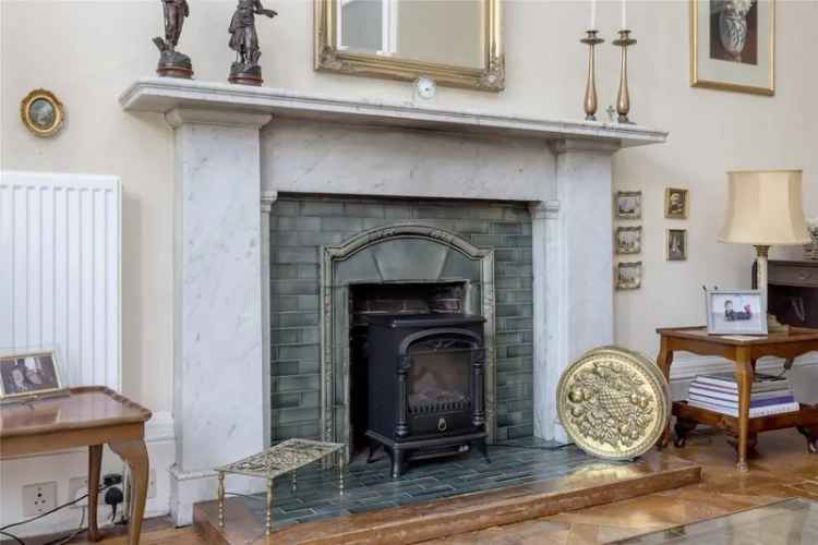 2 Bedroom Apartment for Sale in Edinburgh's West End