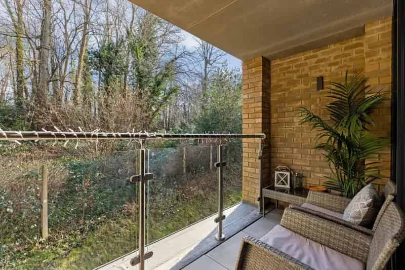 1 Bedroom Apartment for Sale in Epsom Town Centre