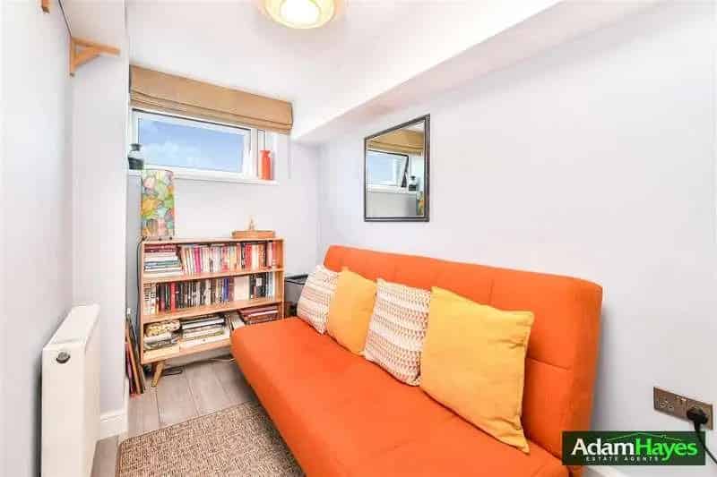 2 Bed Flat for Sale - Recently Renovated