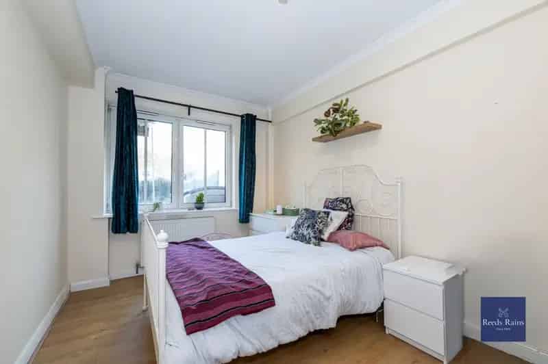 1 Bedroom Flat for Sale in London SE1 Near Borough Market