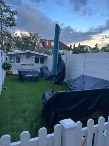 Large 3 Bedroom Flat with Private Parking and Garden