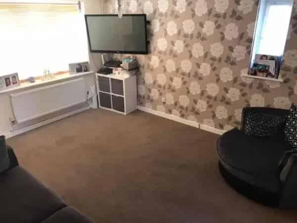 Small 3 Bed End of Terrace House