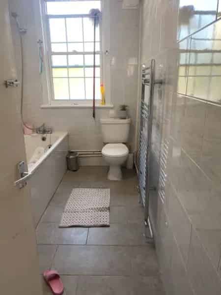 Spacious 2 Bed Flat Near Canary Wharf DLR