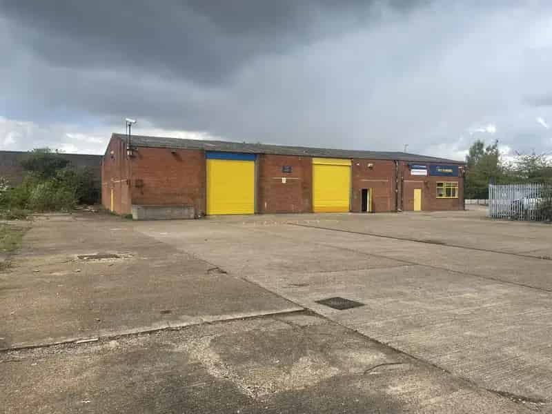Industrial Trade Counter Premises To Let 6274 sq ft