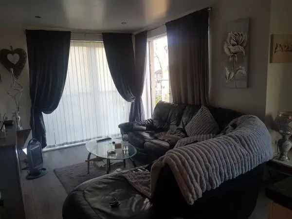 Flat For Rent in Southend-on-Sea, England