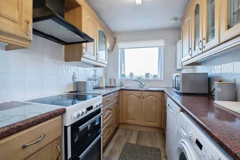Southbourne Sands Apartment: 3 Beds, Private Garden, Garage & Parking