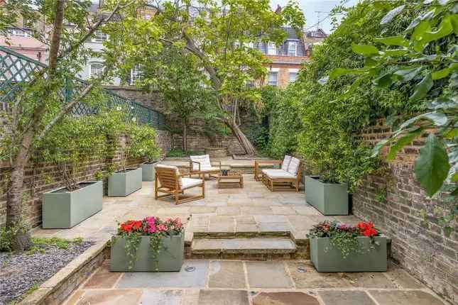 5 Bedroom Chelsea House with Large Garden - Family Home