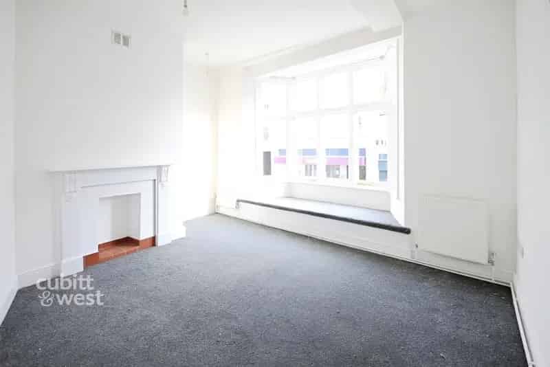 4 Bedroom Apartment to Rent Dorking - Centrally Located