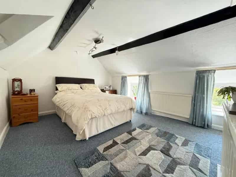 2 Bed Extended Cotswold Cottage For Sale