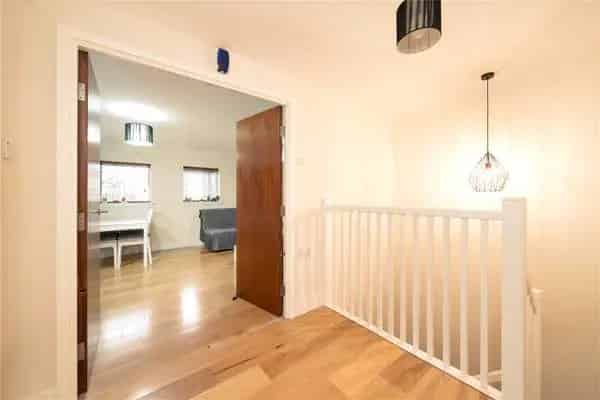 Contemporary 2-Bedroom Apartment with Modern Amenities and Parking