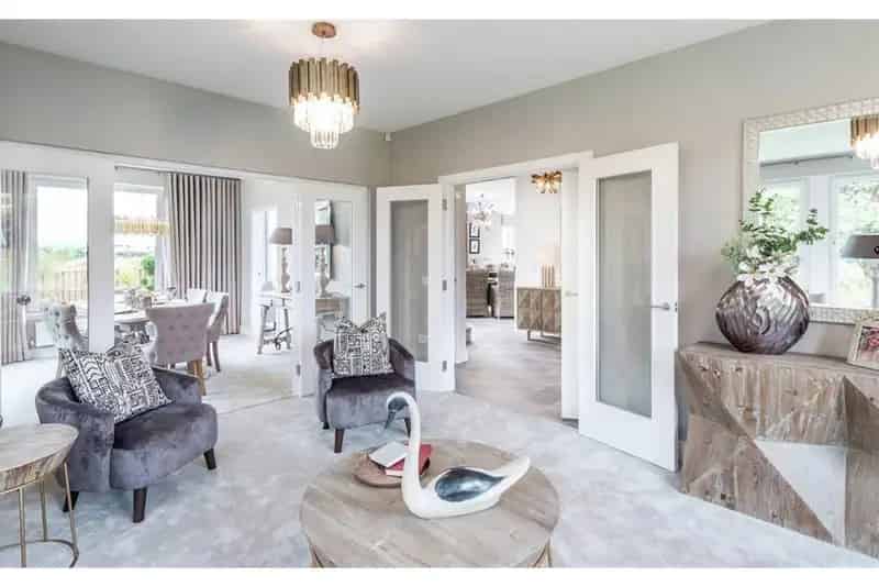 5 Bed Detached House with 4 Reception Rooms