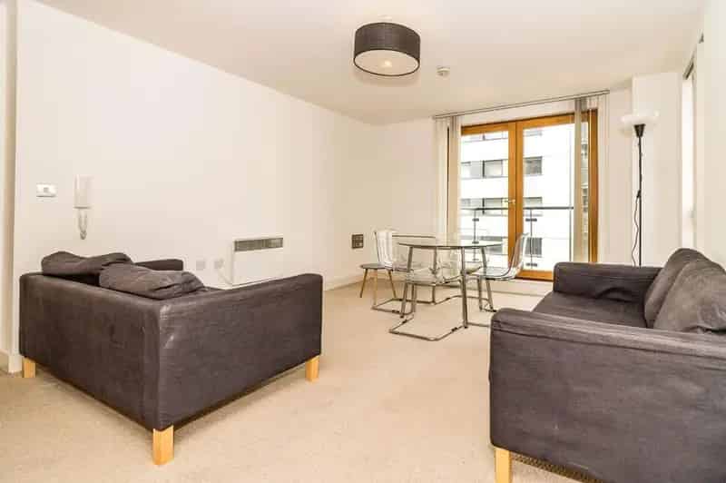2 Bedroom Furnished Apartment Manchester Green Quarter Secure Parking Balcony