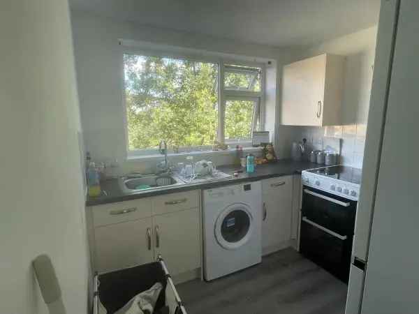 Large 2 Bed Maisonette Knebworth - Gas Central Heating Storage