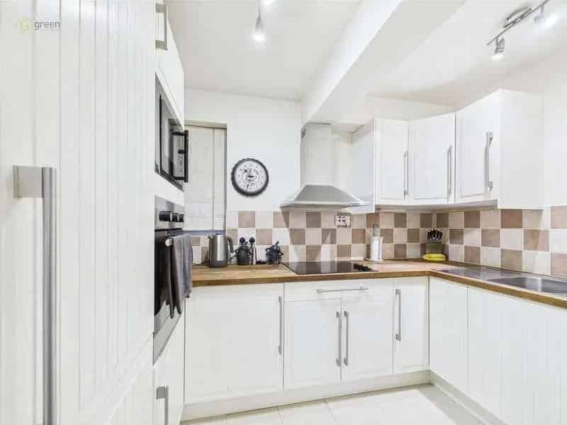 2 Bed Flat for Sale Private Garden Ground Floor