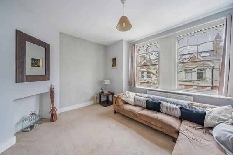 3 Bedroom Maisonette Near Tooting Broadway