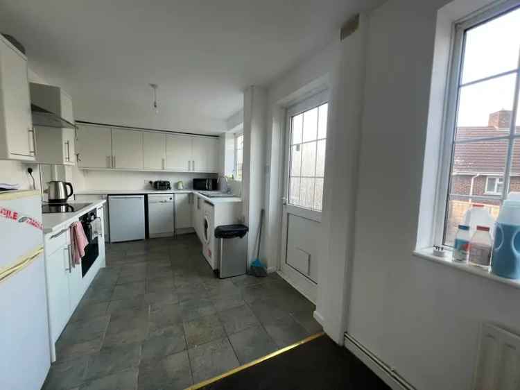 Semi-detached house For Rent in Winchester, England