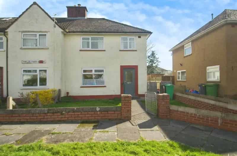 3 Bedroom End Terrace House Near University Hospital Wales