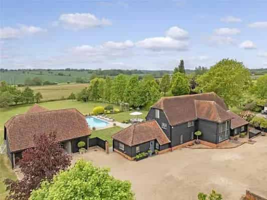Exceptional Family Home with Cottage and Leisure Suite