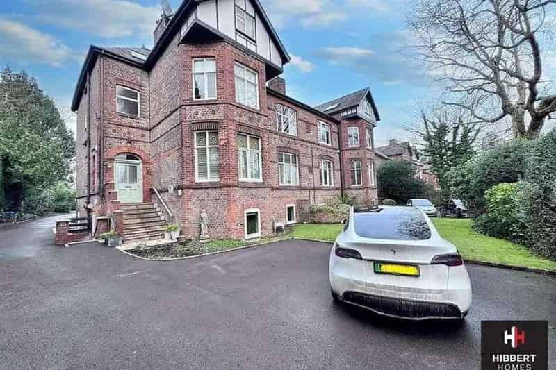 2 Bedroom Flat for Sale in Bowdon