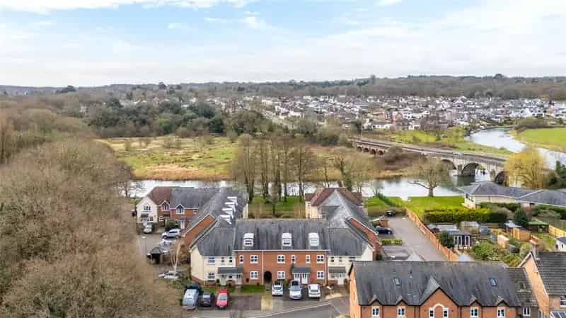3 Bedroom Townhouse Wimborne River Stour No Forward Chain