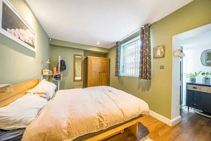 2-Bed 2-Bath Garden Flat Edwardian House Private Entrance SOF