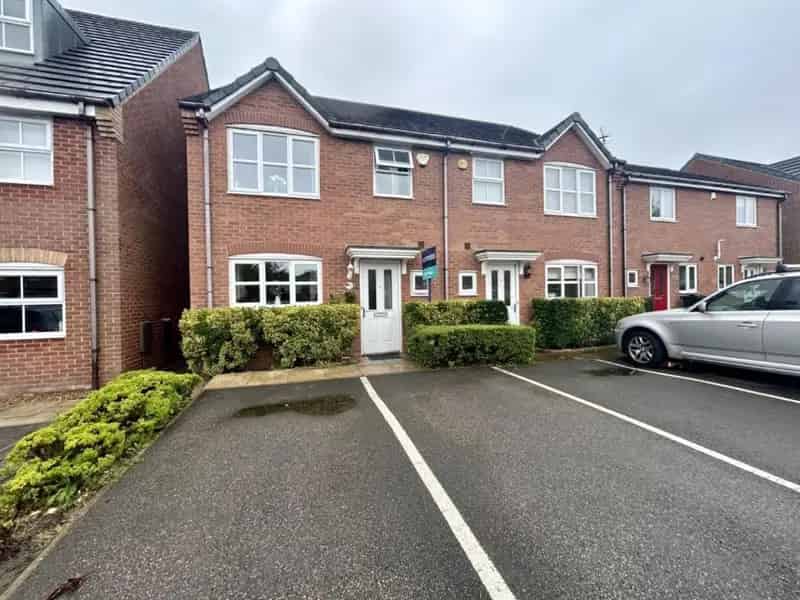3 Bed Semi-Detached House For Sale - No Onward Chain