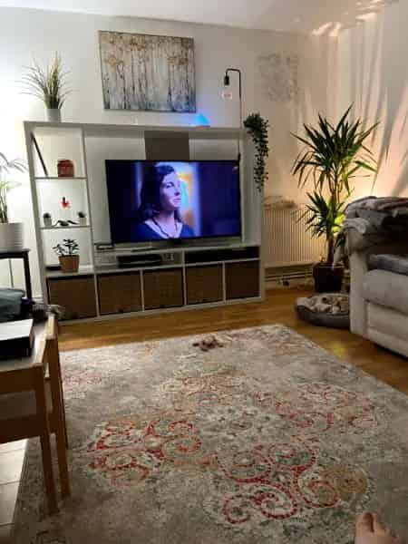 Large Maisonette near Victoria Park Private Parking Family Home