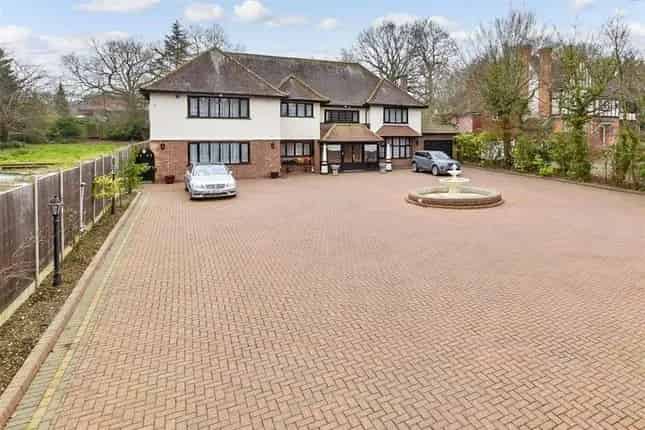 Detached House for Sale in Manor Road Chigwell Essex