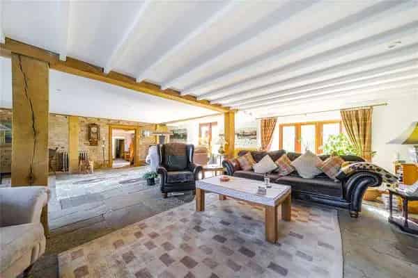 Charming Barn Conversion with Modern Updates 4 Bedrooms Garden Solar Panels
