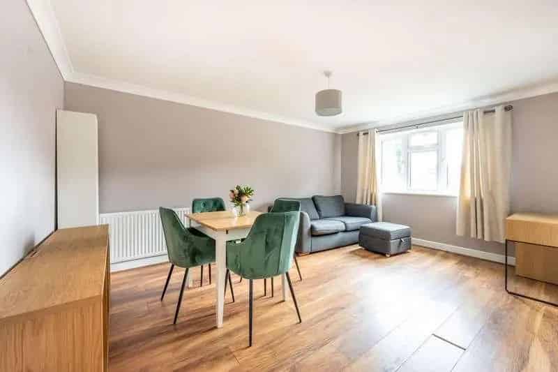 2 Bed Flat for Sale Near Gunpowder Park