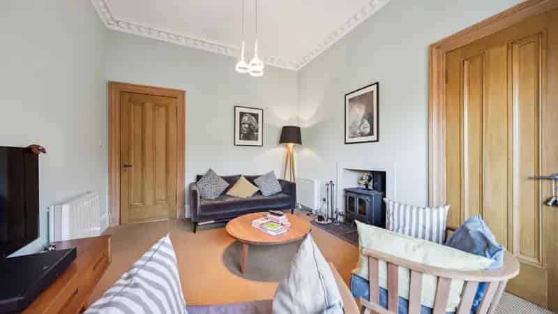 1-Bedroom Tenement Apartment in Old Cathcart