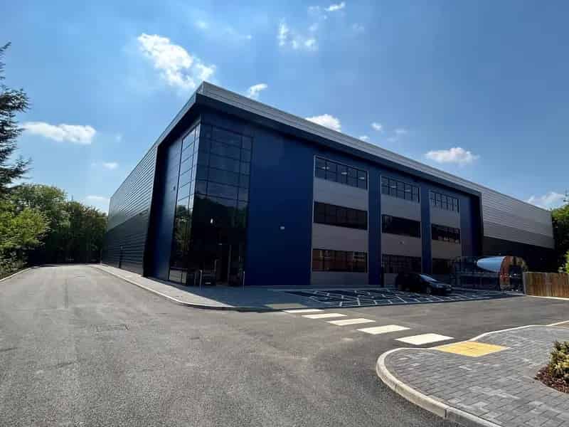 New Warehouse Logistics Unit to Let in Reading