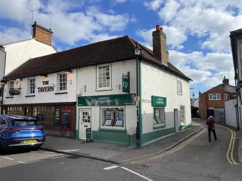 Retail Unit to Let in Welwyn Village High Street