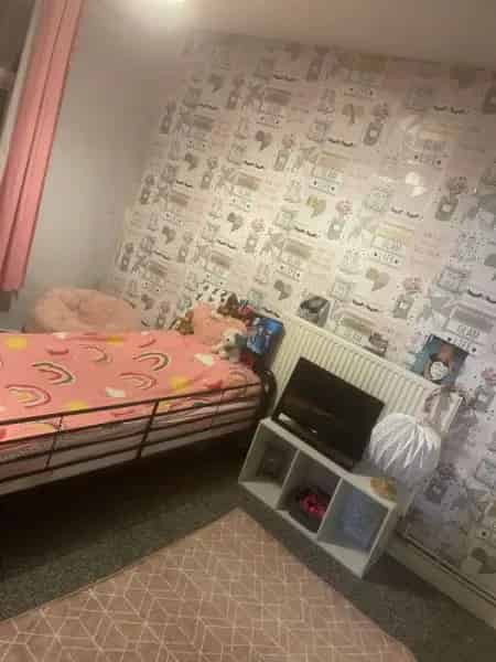 2 Bedroom Second Floor Flat Near Green Area