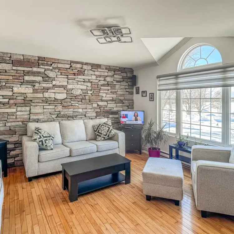 Huntingdon House for Sale: 4 Bedroom, Large Lot, Heated Pool