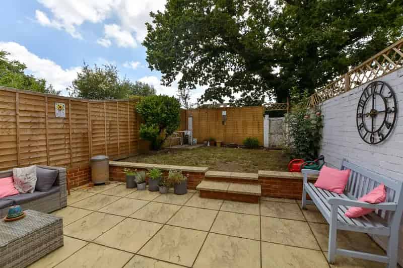 4 bedroom end of terrace house for sale