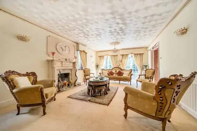 5 Bedroom Detached House Winchmore Hill London