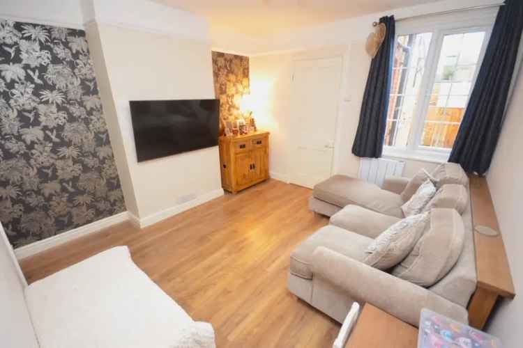 2 Bed House with Garden and Permit Parking