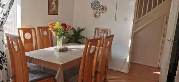 3 Bedroom House with 2 Gardens