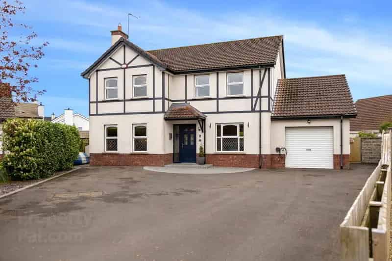 5 Bedroom Family Home with Games Room and New Kitchen