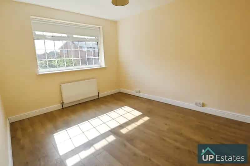 3 Bedroom Semi-Detached House to Rent Potters Green