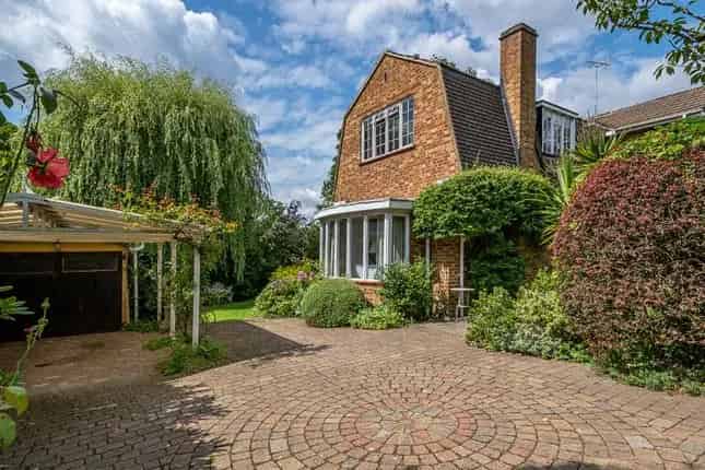 Detached House for Sale in Hampstead Heath